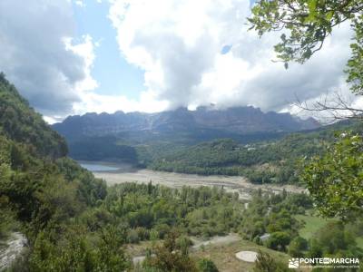 Valle del Tena - Pirineos Atlánticos; valle del genal camiño dos faros cueva de los murcielagos mesa